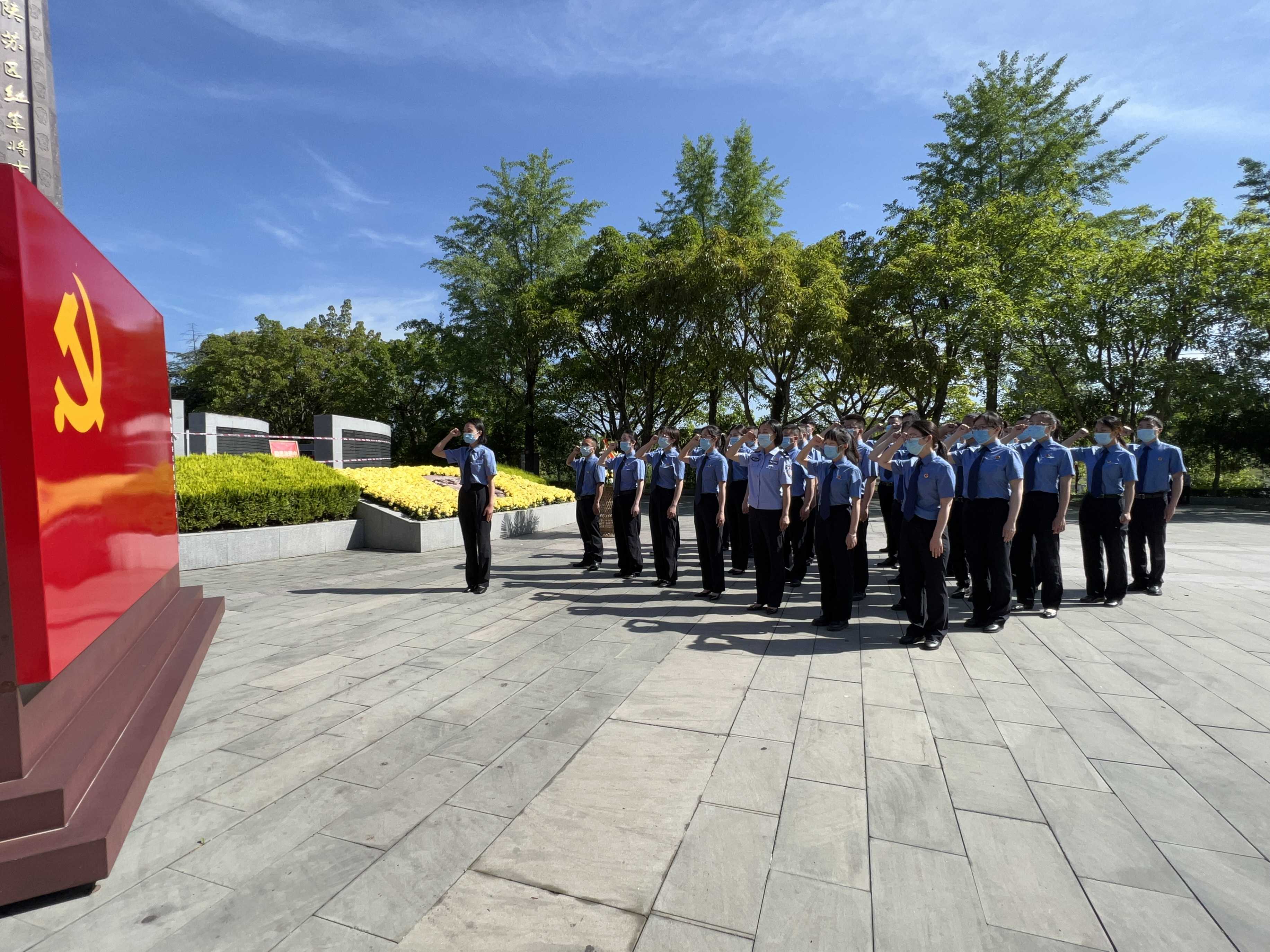 巴中市檢察院組織青年干警開展“重溫紅色芳華 追憶革命先輩”主題活動